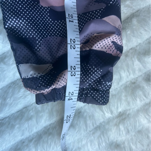 New Balance Womens Small Pink Camo Lightweight Wind Breaker Jacket - Picture 4 of 7